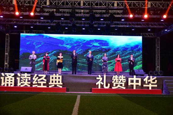 教师代表诵读节目《弦歌不辍,传邮万里》