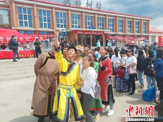 “高考专列”筑梦17年7000学子圆梦“象牙塔”